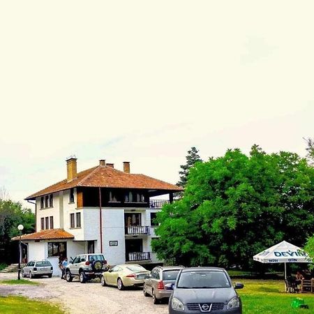Чичо Томовата Колиба Hotel Tryavna Bagian luar foto