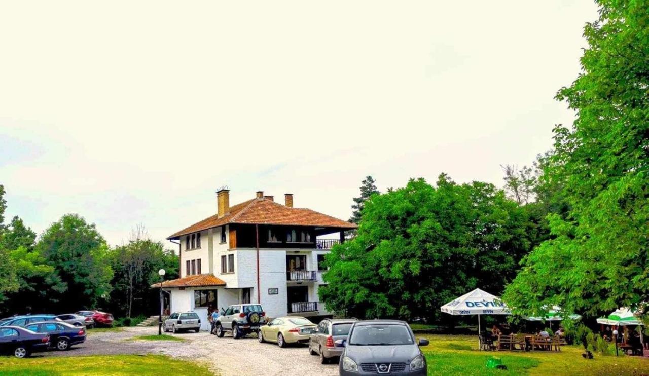 Чичо Томовата Колиба Hotel Tryavna Bagian luar foto
